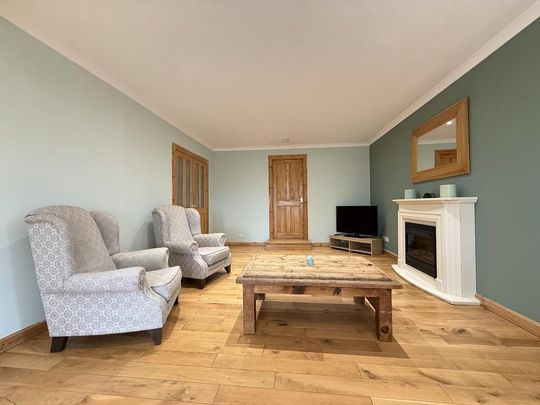 4 bedroom detached bungalow to rent - Photo 1
