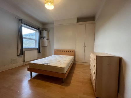 4 Bed Flat, Childebert Road, SW17 - Photo 5