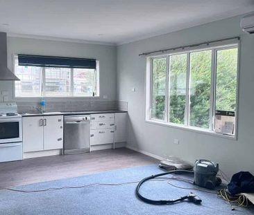 Charming 4BR Family Haven - Small Pets OK - Photo 4