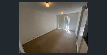 Convenient Living in Maylands, close to shops, schools, public transports & amenities on a quiet street! - Photo 4