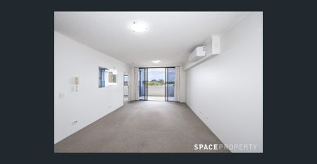 Furnished Appartment with Car Parking & Water Included - Photo 2