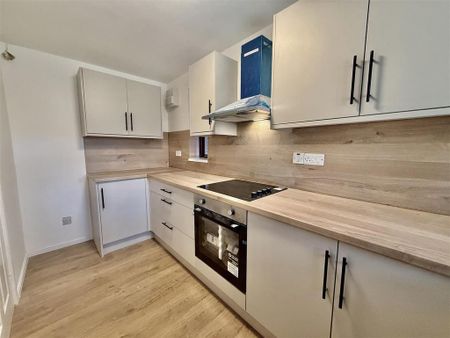 3 bedroom detached house to rent - Photo 2