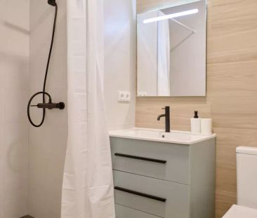 Room in a shared 11-bedroom apartment for rent in La Xerea - Photo 6
