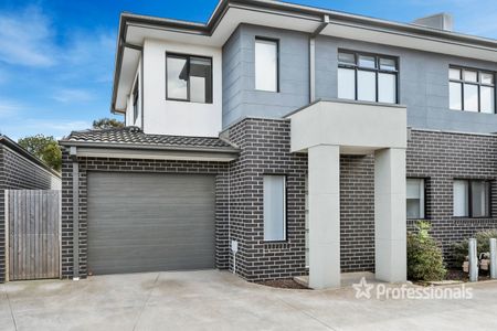 10/37 Latham Street, Werribee VIC 3030 - Photo 5