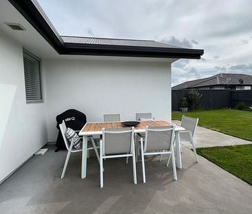 Short Fixed Term - Stunning 4BR Home in Richmond - Photo 3