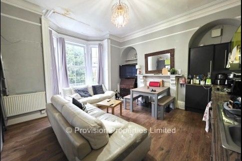 6 Bedroom Hyde Park Terrace - Photo 1