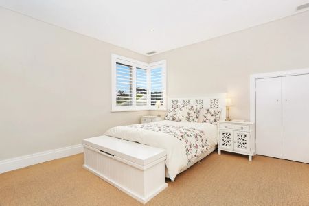 Stunning architecturally designed home: 3 bedroom + granny flat/4th bed - Photo 2