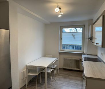 Frauen WG 1 Zimmer für STUDENTEN- BERUFSTÄTIGE in 3er !!! Frauen WG... - Foto 1