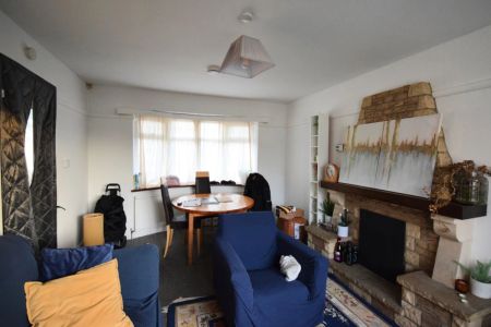 To Rent Victoria Avenue, Winton, Bournemouth, BH9 £2,400 pcm Tenancy Info - Photo 4