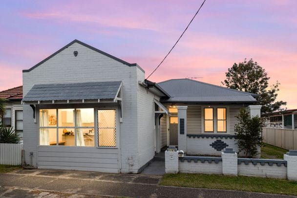 Private one bedroom flat attached to character home. Great location - Photo 1