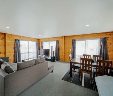 Spacious on Cargill - Photo 2