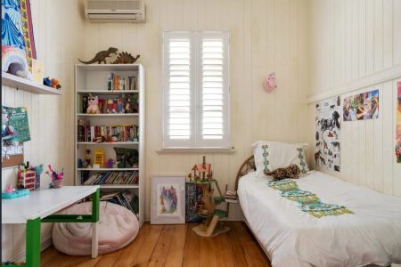 Charming Queenslander Living with Pool in the Heart of Hawthorne - Photo 5