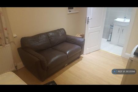 Studio to rent - Photo 4