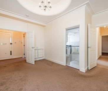 Oakwood Court, London W14 - Photo 1