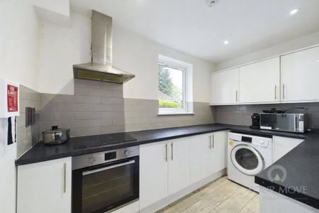 1 bedroom in a house share to rent - Photo 3