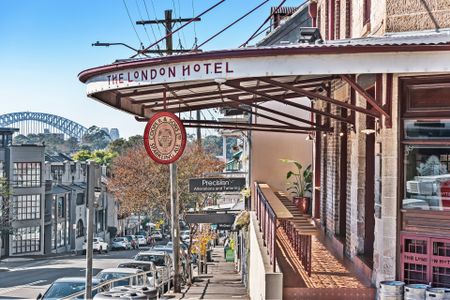 Stylish Two Bedroom Apartment with Undercover Parking in the Heart of Balmain - Photo 4