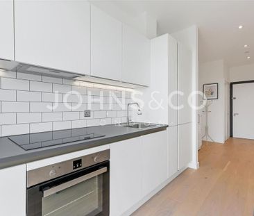 Studio to rent - Photo 1