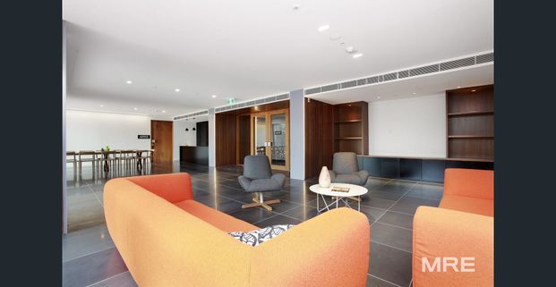 Stylish apartment with resort style amenities - Photo 1