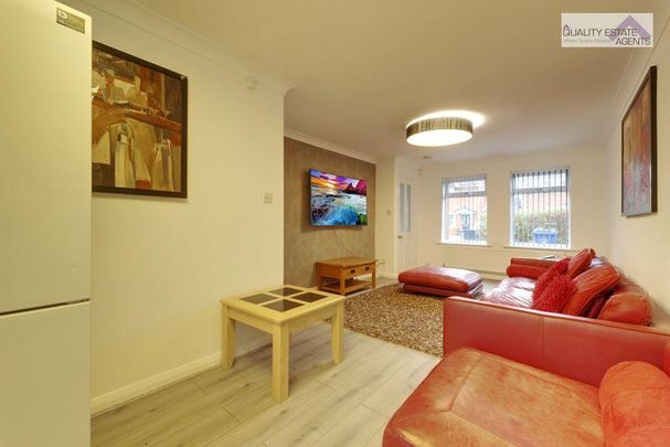 5 bedroom detached house to rent - Photo 1