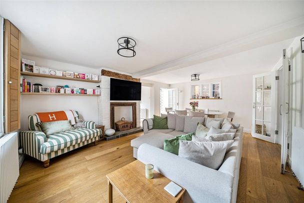 4 bedroom detached house to rent - Photo 1