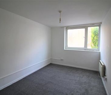 3 bedroom apartment to rent - Photo 2