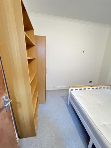 5 bedroom semi-detached house to rent - Photo 3