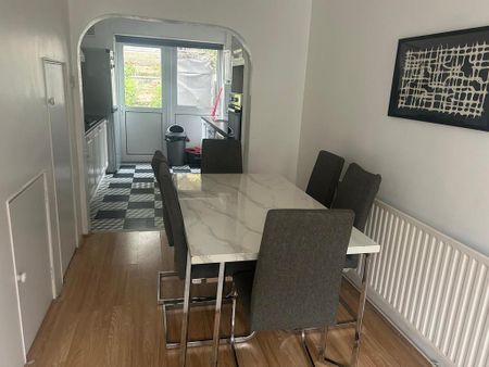 4 bedroom terraced house to rent - Photo 2