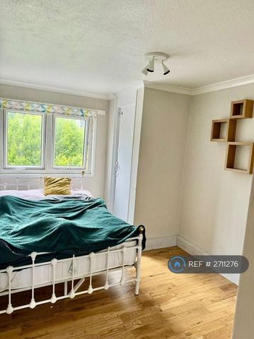 1 bedroom in a flat share to rent - Photo 3