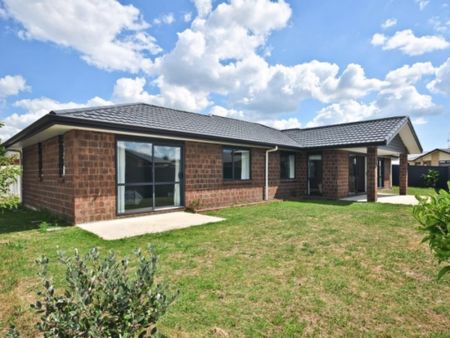 Well presented family home in Huntington - Photo 2