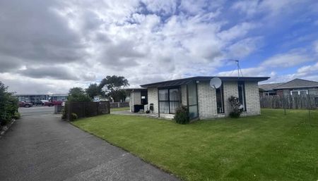 Pomona Oasis - Photo 2