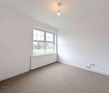 Lodge Park, Claverley, Wolverhampton, Shropshire, WV5 - Photo 2