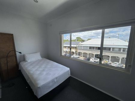 '94 FITZROY' - LARGE, FULLY FURNISHED GRAND 3 BEDROOM APARTMENT - Photo 2