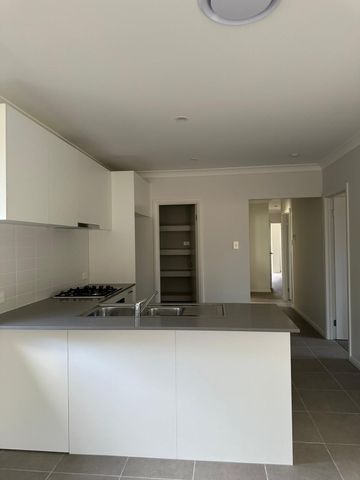 BRAND NEW HOUSE - READY TO MOVE IN - Photo 2