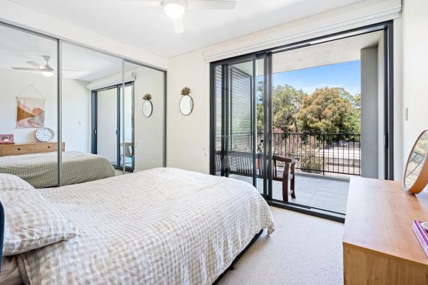 “Contemporary Oversized Luxurious One Bedroom Apartment” - Photo 1