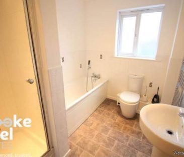 4 bedroom property to rent in Salford - Photo 1