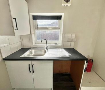 4 bedroom maisonette to rent - Photo 4