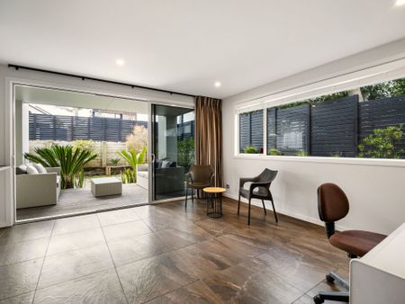 Premium beachside living on sought-after Karewa Parade - Photo 2