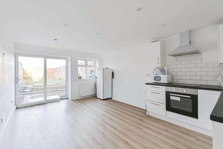 Bond Road, Mitcham, CR4 - Photo 2