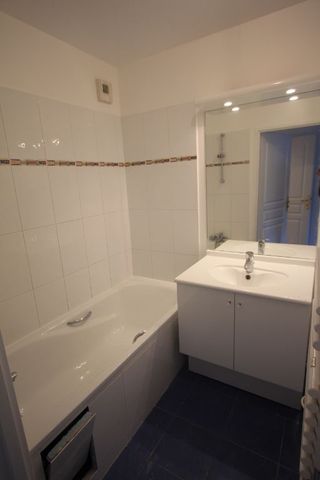 Location Appartement 2 pièces 44m² LE PLESSIS ROBINSON 92350 - Photo 2