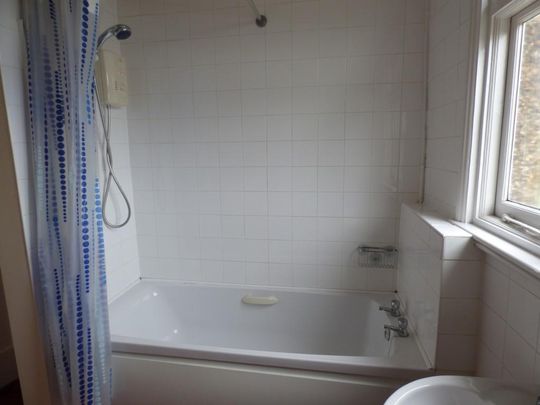 Semi Detached House - Photo 1