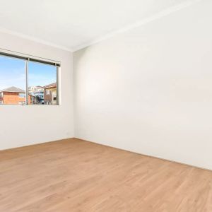 MGM MARTIN - TWO BEDROOM APARTMENT - Photo 2