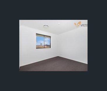 Great 4 bedroom house(new timber floor downstair) for rent in Schof... - Photo 1