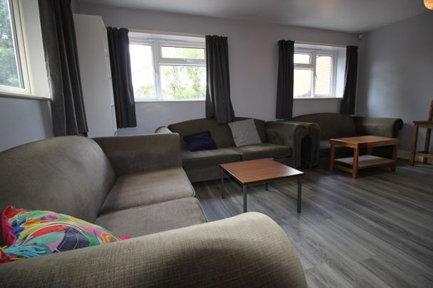 7 Bed Semi-Detached House, Richmond Gardens, SO17 - Photo 1