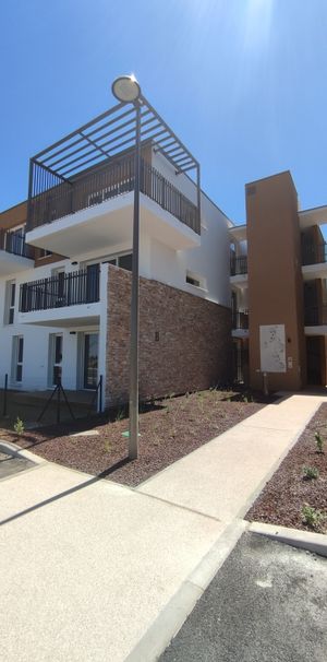 Location Appartement 2 pièces 40m² GARONS 30128 - Photo 1