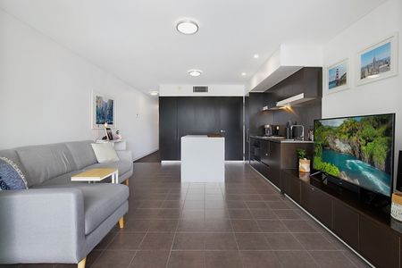 PADDINGTON -EXTRA LARGE 1 BEDROOM 1 BATHROOM APARTMENT - JUST 2KM FROM THE CBD - Photo 3