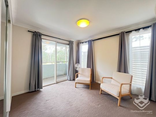 Modern 3-Bedroom Townhouse in a Convenient Runcorn Location - Photo 1