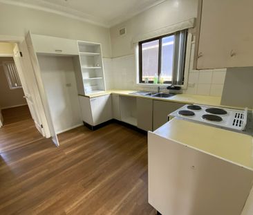 Family-Friendly Rental Opportunity in Ingleburn! - Photo 2