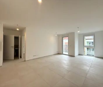 BEZUGSFERTIG: Neubau-Erstbezug mit Freifläche und Küche! - Foto 2
