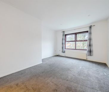 Flaxfield Road, Basingstoke, Hants - Photo 3