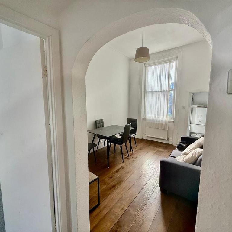 2 bedroom flat to rent - Photo 1